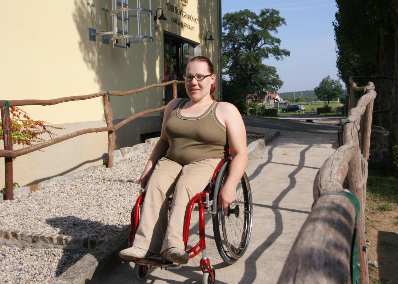 Familien- Und Freizeithotel Gutshaus Petkus Exterior foto